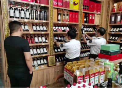 市市场监管局龙华局开展“九号查酒”专项执法行动，规范酒类经营秩序