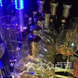 淮海路酒吧团购攻略 集结电话地址价格营业时间，尽享酒类优惠